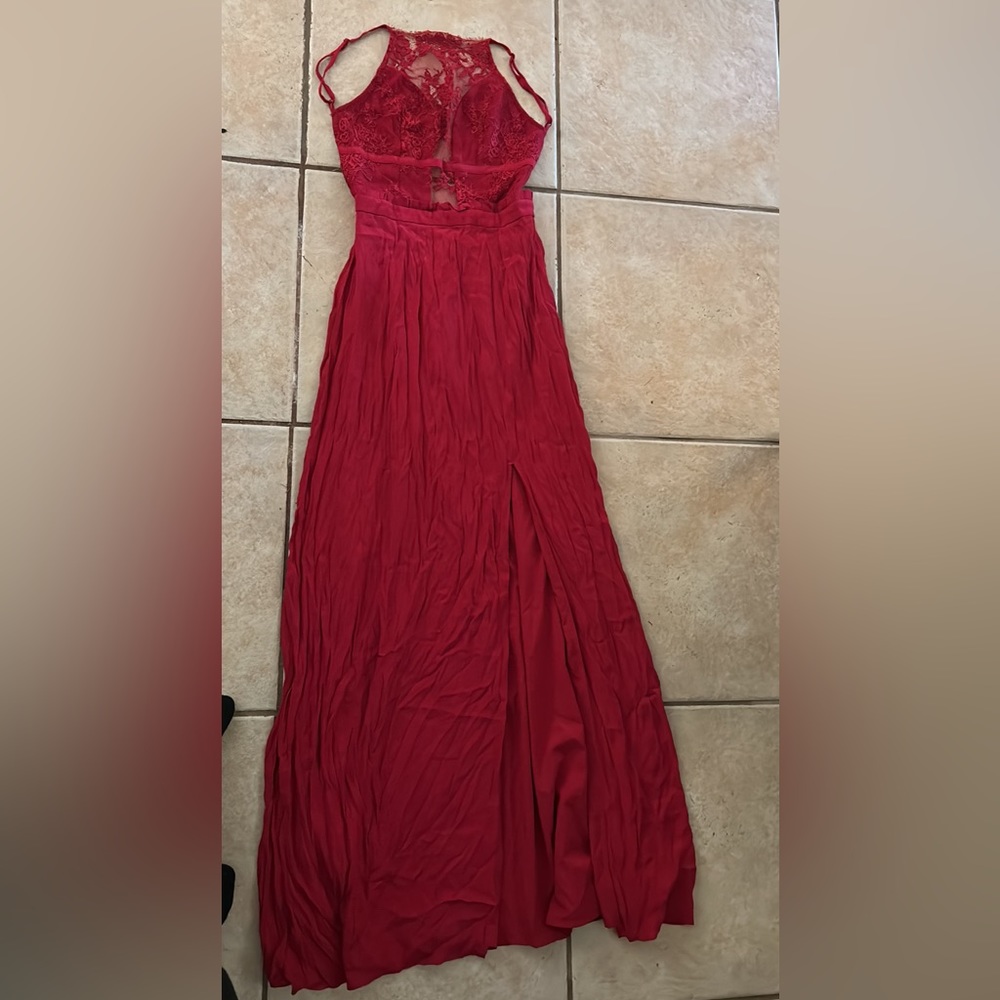 Not sure of the brand but it’s a xs open back dress